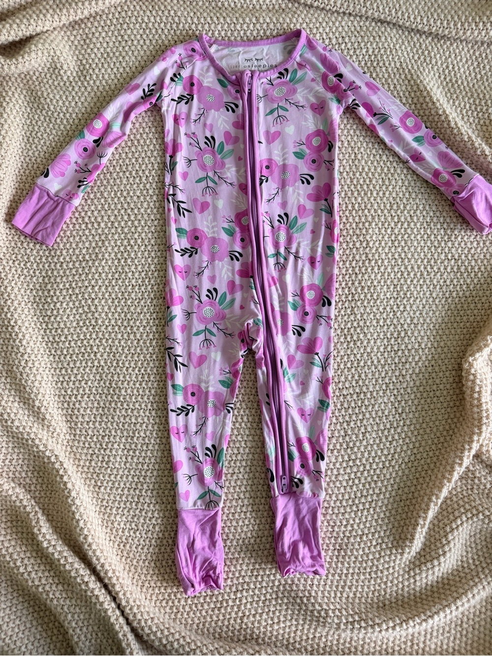 🌸 Little Sleepies Floral Hearts Zippy — 6–12M